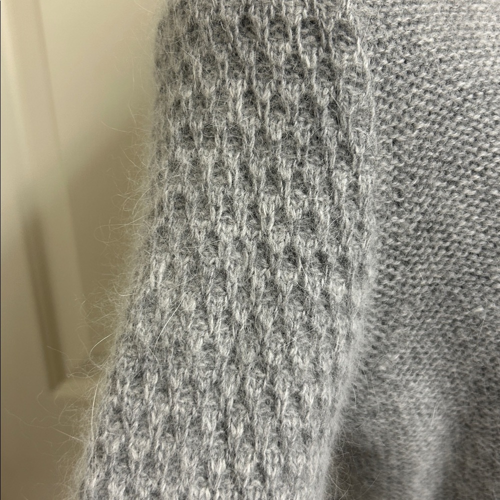 FENN WRIGHT MANSON Gray medium Cardigan Sweater, 70% Nylon, 30% Angora, EUC - Picture 6 of 10
